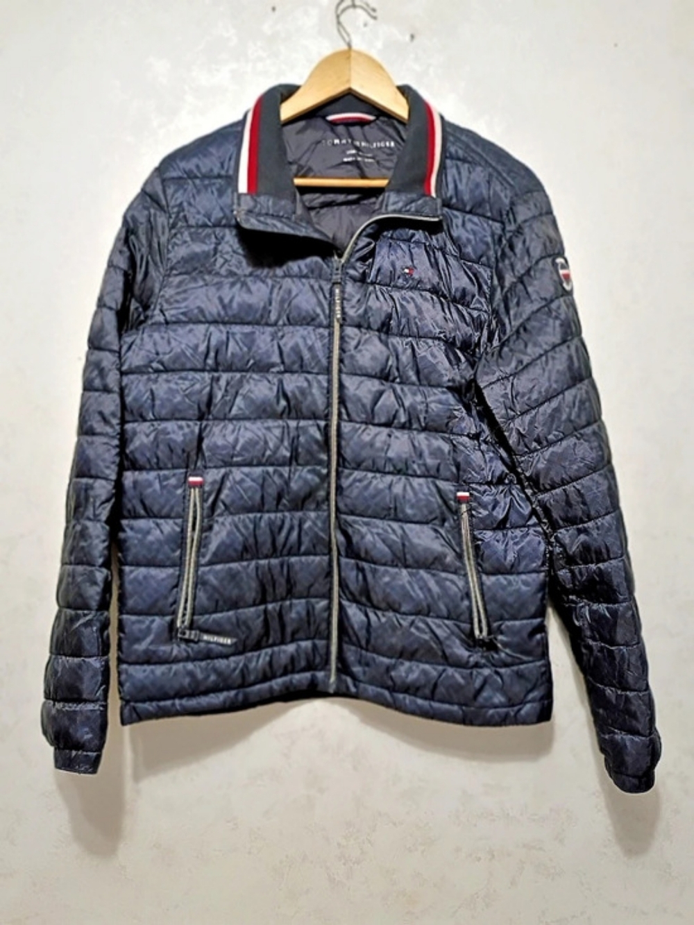 Tommy Hilfiger Light Weight Warm Like Down Puffer Jacket in Black Size Medium